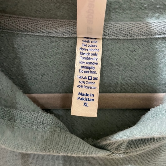 Cropped Woods Hole Marine Biological Laboratory hoodie - Picture 6 of 8